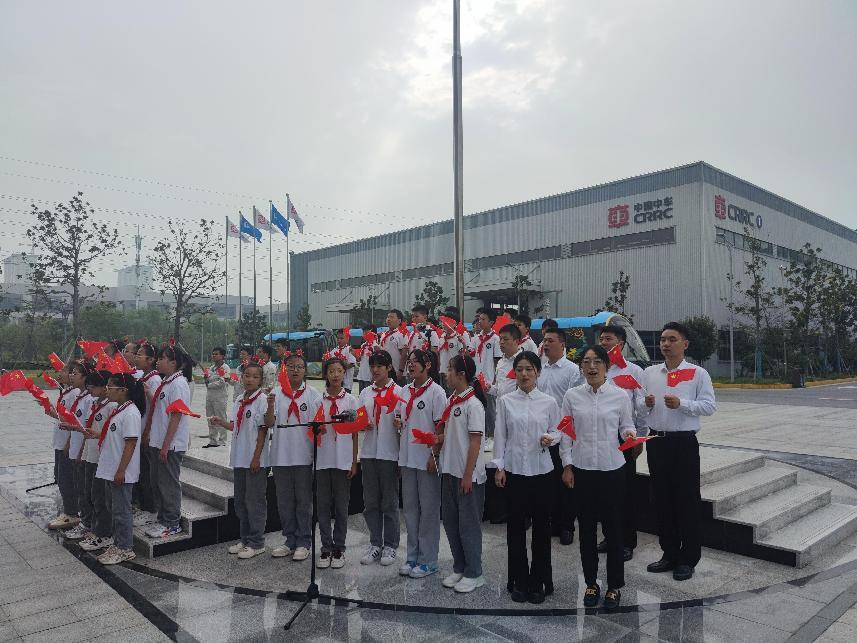 江蘇中城交通裝備有限公司開(kāi)展“奮進(jìn)新征程、一起向未來(lái)”主題活動(dòng)暨迎國(guó)慶升旗儀式